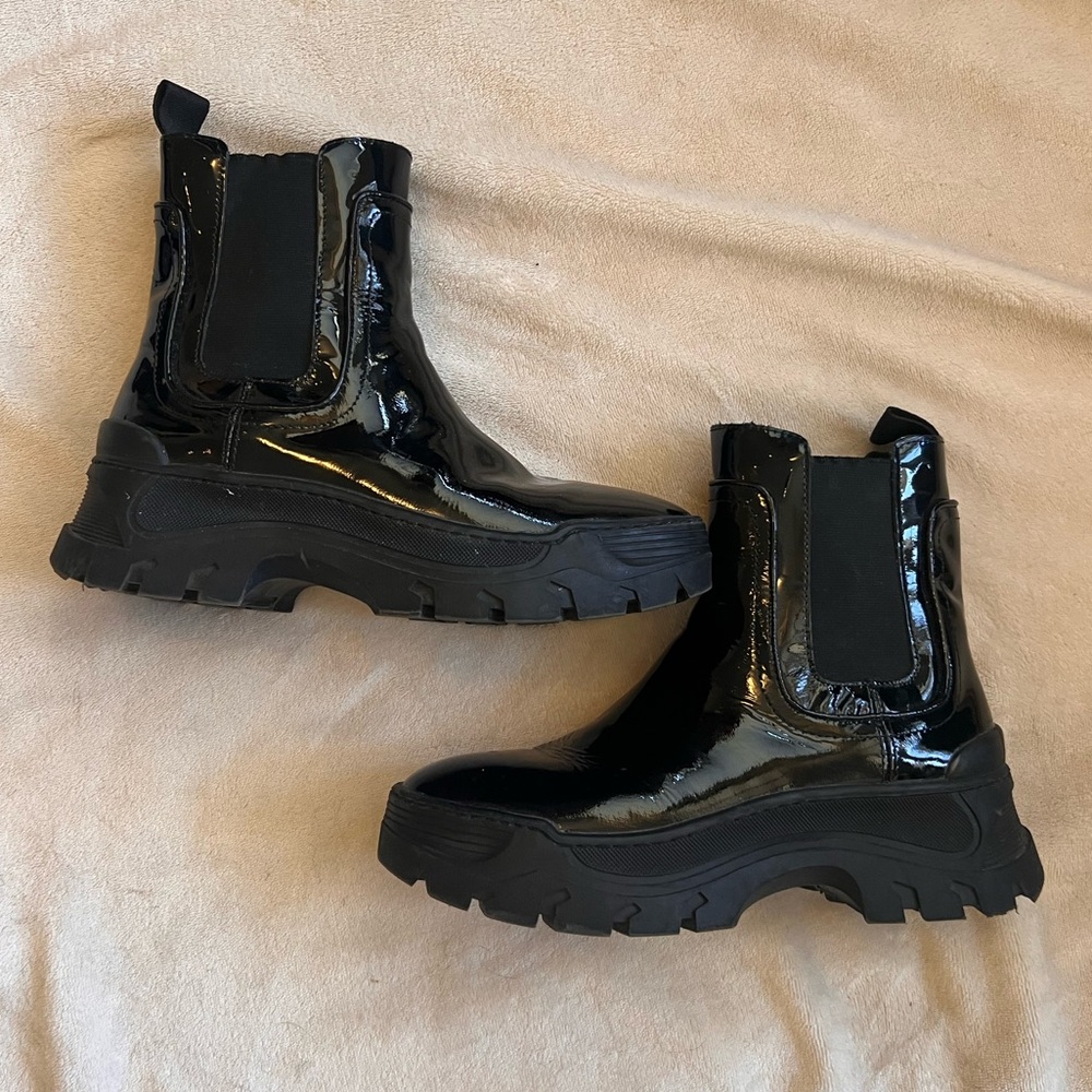 GREATS Brooklyn Hewes Chelsea Boots